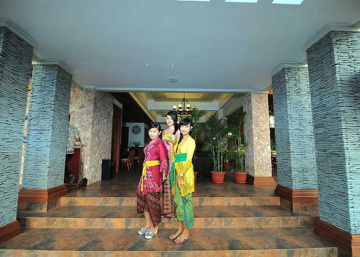 Alron Hotel Kuta (Bali)