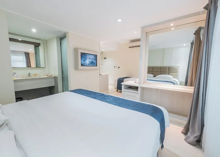Alron Hotel Kuta (Bali)