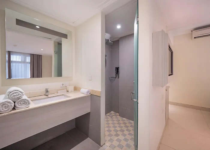 Alron Hotel